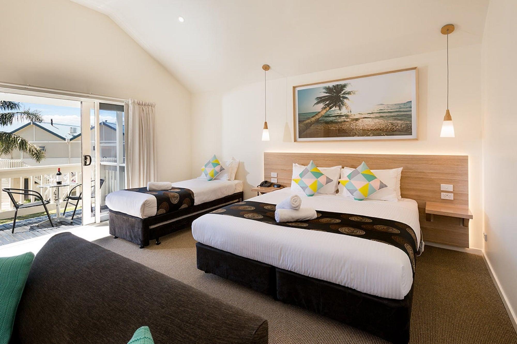 Boathouse Resort Studios And Suites Blairgowrie Bagian luar foto