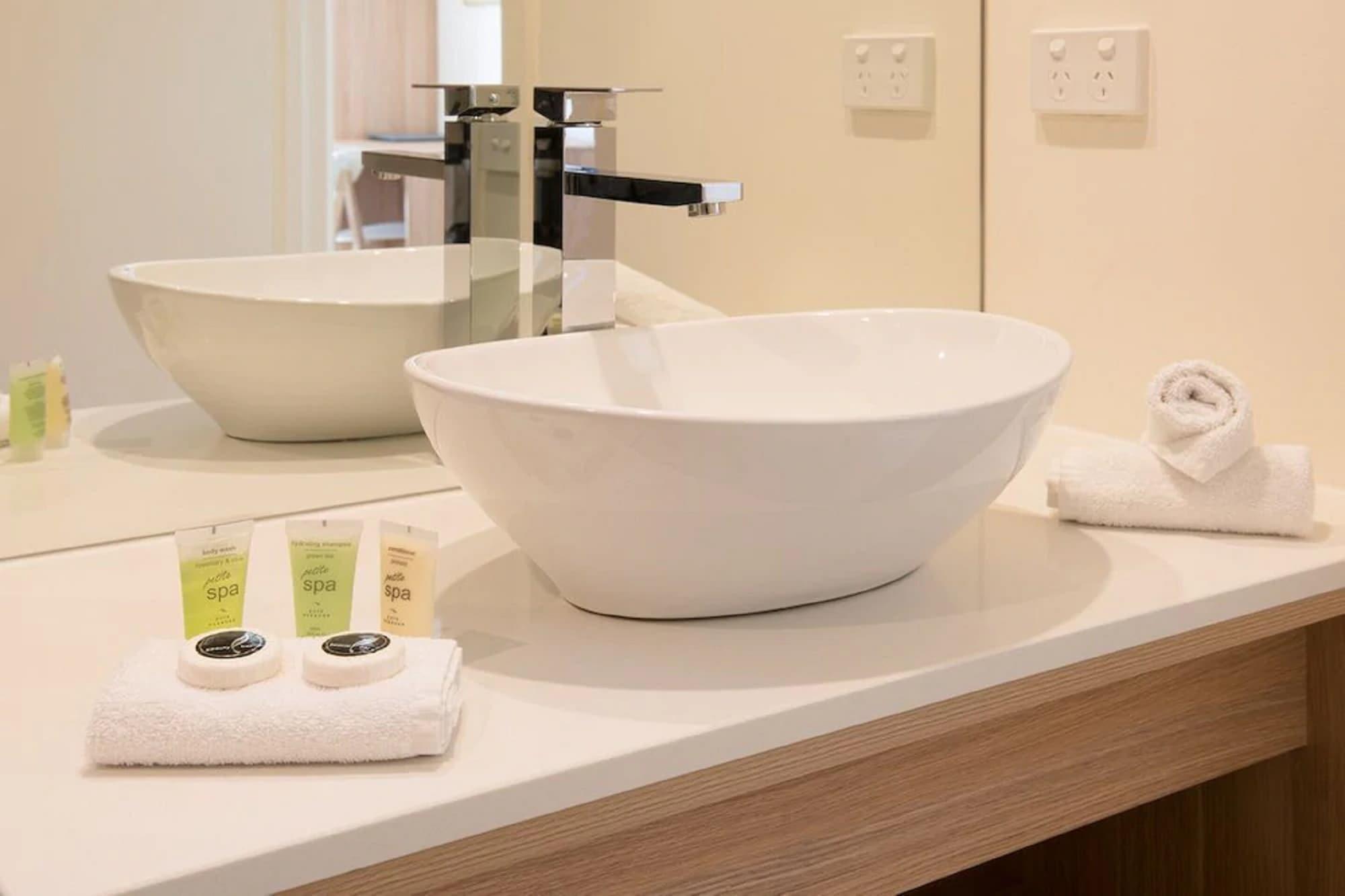 Boathouse Resort Studios And Suites Blairgowrie Bagian luar foto