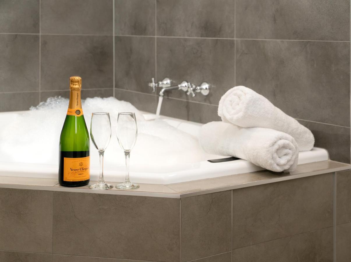 Boathouse Resort Studios And Suites Blairgowrie Bagian luar foto