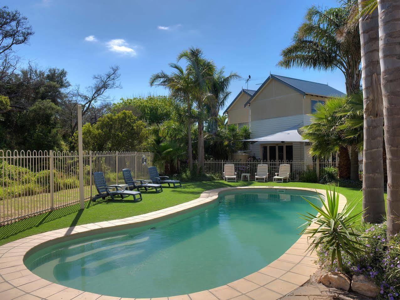 Boathouse Resort Studios And Suites Blairgowrie Bagian luar foto