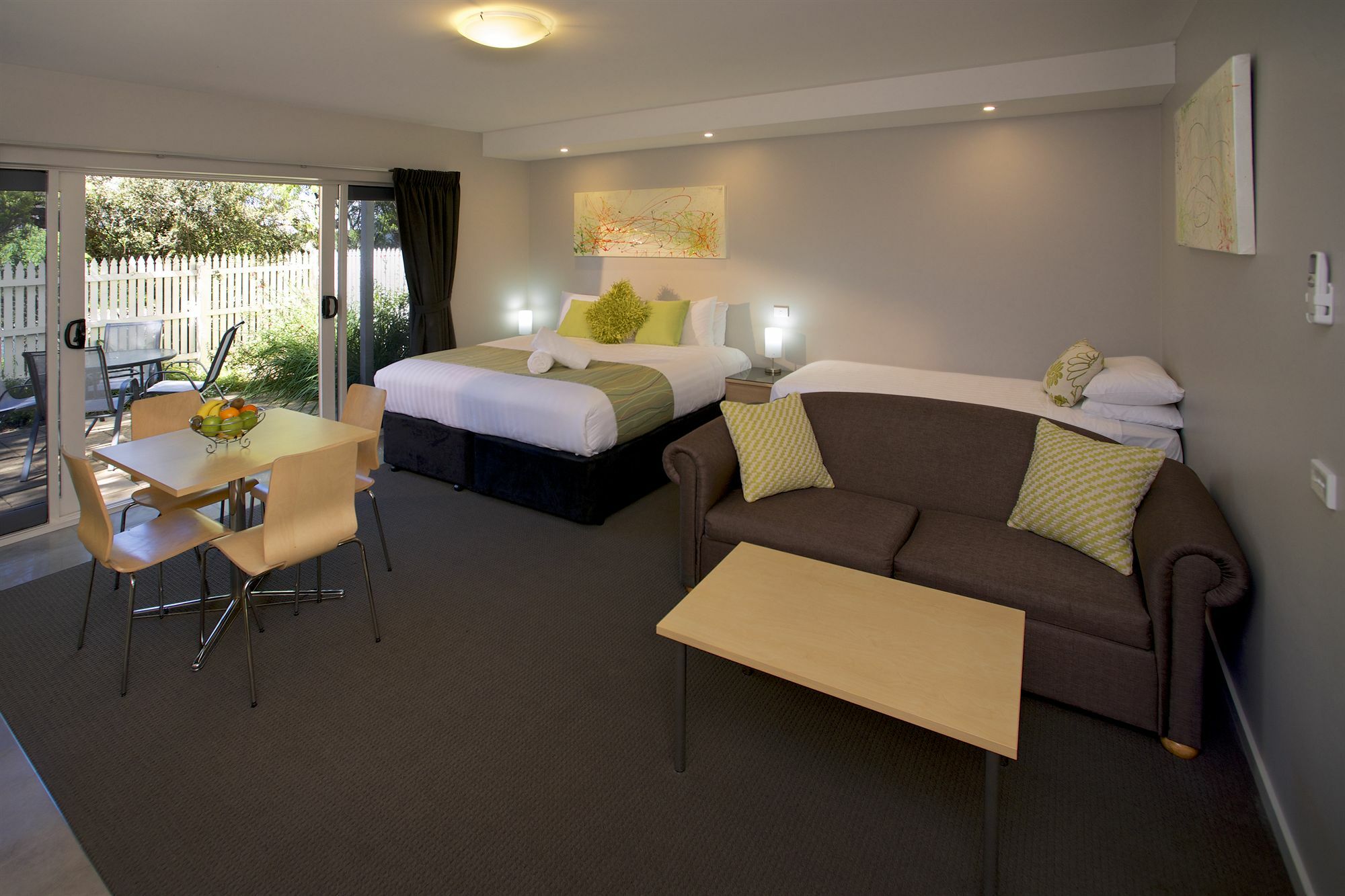 Boathouse Resort Studios And Suites Blairgowrie Bagian luar foto